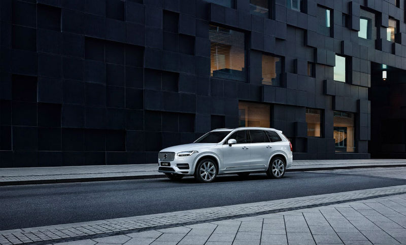 xc90-t8-twin-engine-excellence.jpg